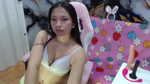 Snapshot of mia_wetts chatting on October 3, 9:42 pm mia_wetts online show from October 3, 9:42 pm