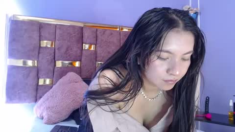 Snapshot of mia_wetts chatting on October 17, 7:06 pm mia_wetts online show from October 17, 7:06 pm
