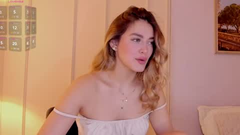 Mia White  online show from April 25, 1:52 pm