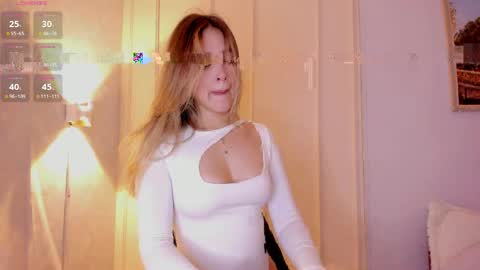 Mia White  online show from April 23, 1:57 pm