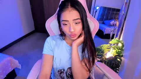 mia  nicolle online show from May 13, 12:17 am