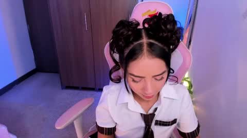 mia  nicolle online show from May 15, 1:43 am