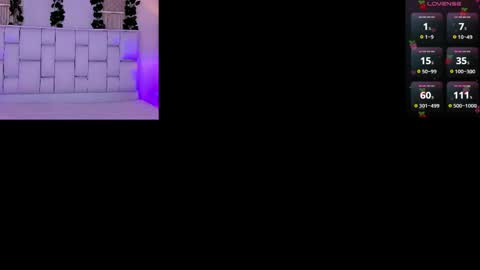 Mia online show from April 22, 11:18 am