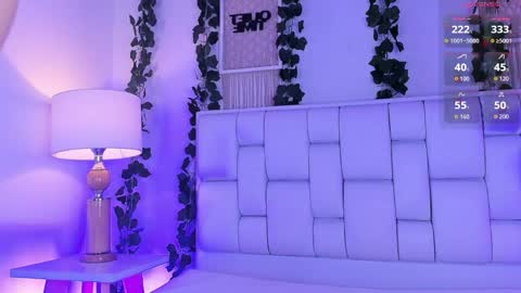 Mia online show from April 12, 11:24 am