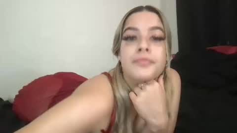 Snapshot of miaaasturbate chatting on October 10, 1:38 pm Mia Moji online show from October 10, 1:38 pm