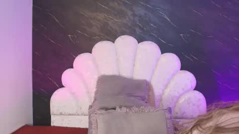 Mia online show from March 28, 12:15 pm