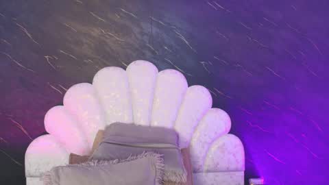 Mia online show from April 27, 12:02 pm