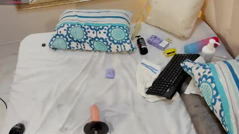 miaaffox online show from February 7, 11:52 pm