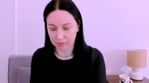 Mia online show from April 21, 3:30 pm