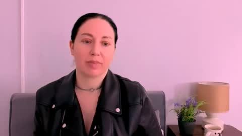 Mia online show from April 25, 3:31 pm