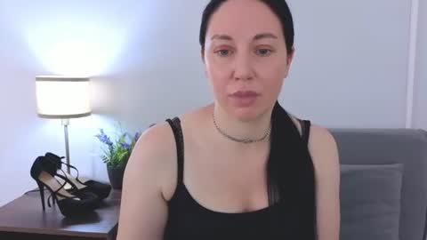 Mia online show from June 4, 3:38 pm