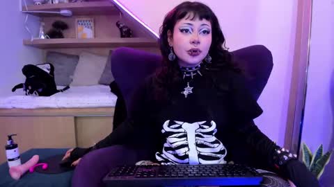 Mia online show from February 2, 12:57 pm