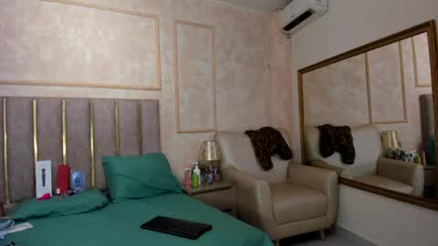 Miaasummer online show from April 22, 11:40 am