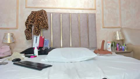 Miaasummer online show from April 25, 1:41 pm