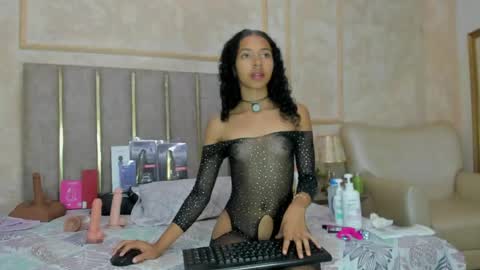 Miaasummer online show from June 4, 2:43 pm