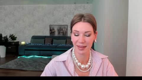 Mia online show from June 5, 5:11 am
