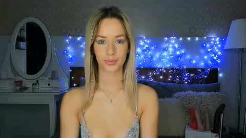 MiaBeeX online show from November 3, 11:36 am