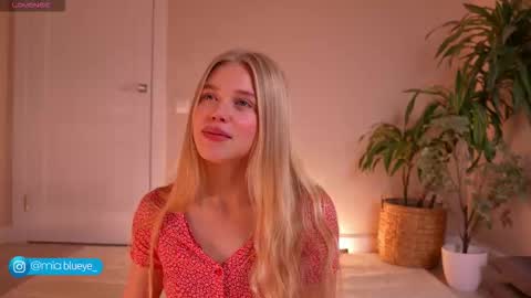 miablueye online show from November 2, 1:14 pm