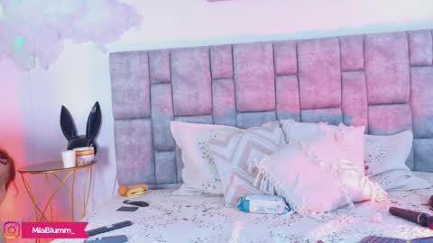 miablumm_ online show from April 21, 3:52 pm