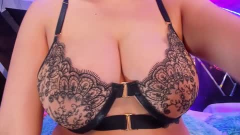 Mia online show from March 13, 3:52 am