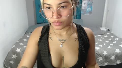 miacumgirl online show from April 28, 12:31 pm