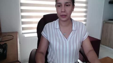 miadesir online show from February 9, 5:04 pm