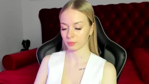 Mia online show from January 16, 5:42 pm