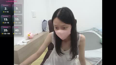 Snapshot of miahchan68 chatting on October 18, 1:25 pm miahchan68 online show from October 18, 1:25 pm
