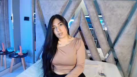 Mia online show from March 12, 1:58 pm