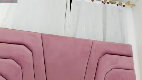 miajhonsonx online show from January 13, 1:48 pm