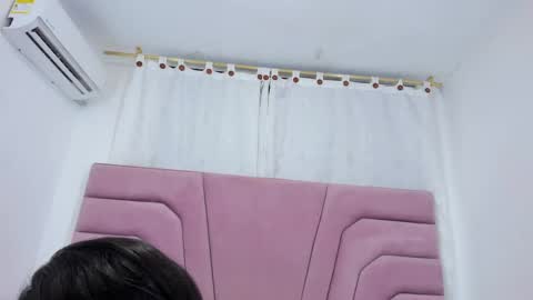 miajhonsonx online show from April 22, 1:52 pm