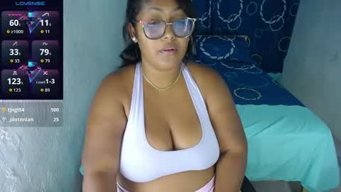 miajoseph_ online show from April 25, 4:04 am