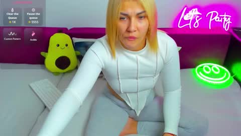 Mia Kittyy online show from November 28, 2:47 am