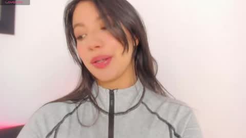 miakris1 online show from April 17, 10:17 am