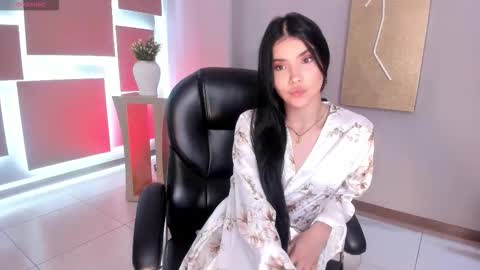 Snapshot of mialaurence_ chatting on September 27, 9:00 pm Call me Mia online show from September 27, 9:00 pm