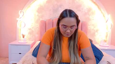 Mia online show from March 26, 3:19 am