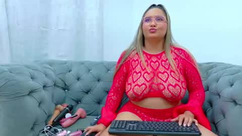 Mia online show from March 29, 6:01 am