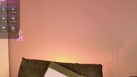 Mia online show from April 28, 12:42 pm