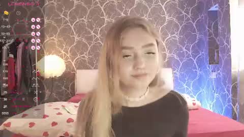 Mia online show from June 12, 2:58 pm