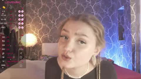 Mia online show from April 23, 12:29 pm