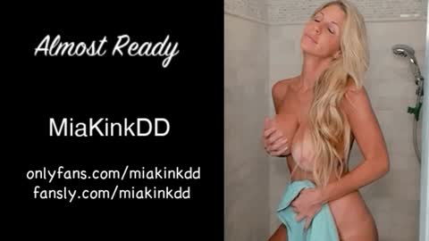 Mia online show from December 16, 1:17 pm