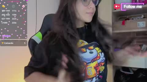Mia online show from May 25, 1:54 pm