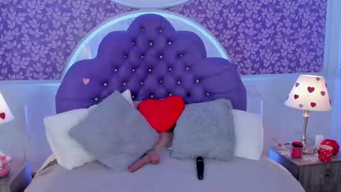 Mia   -5 7001400 Follow  online show from March 28, 1:54 pm