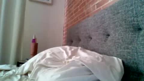 MiaMuffn online show from April 24, 12:30 pm