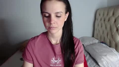 miarobinn_ online show from December 4, 1:25 am