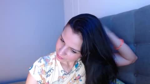 miarobinn_ online show from March 2, 10:16 am