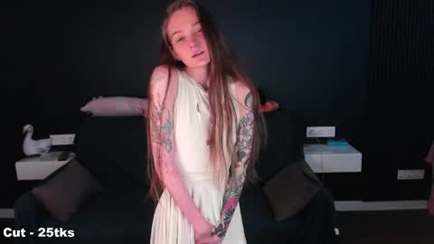 Mia online show from May 16, 2:38 pm