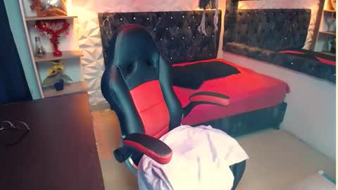 mia online show from October 7, 12:09 pm