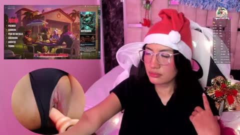 Snapshot of miavoss_ chatting on December 24, 5:16 am mia online show from December 24, 5:16 am