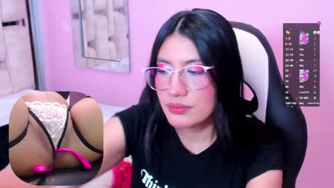 Snapshot of miavoss_ chatting on January 17, 5:00 am mia online show from January 17, 5:00 am
